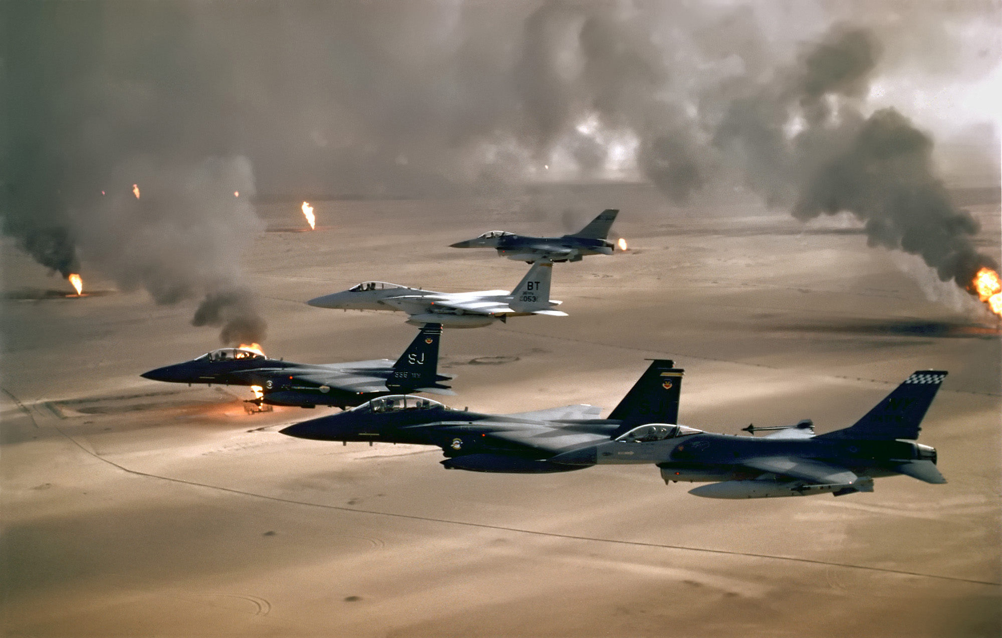 Американские истребители во время операции «Буря в пустыне». Фото US Air Force